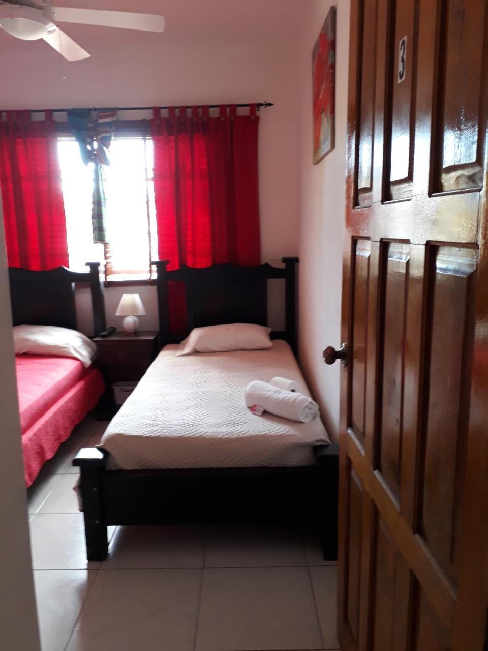 Hostal Compostela Inn Давид Екстер'єр фото